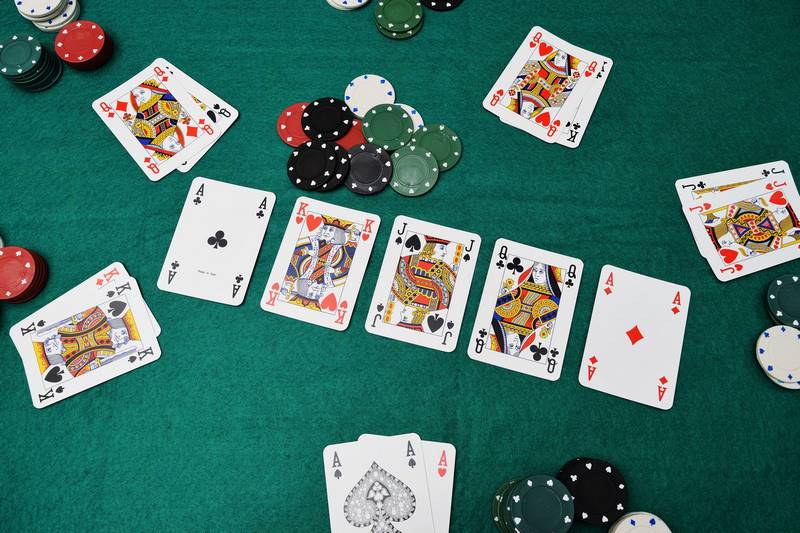Kinh nghiệm đọc bài chuẩn xác nhất khi tham gia cá cược game bài Poker